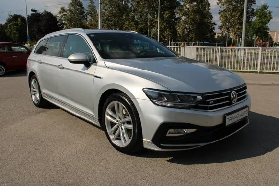 Volkswagen Passat Variant 2.0 TDi DSG 4Motion R-Line *PANORAMA,NAVIGACIJA,KAMERA* - n... Image 3