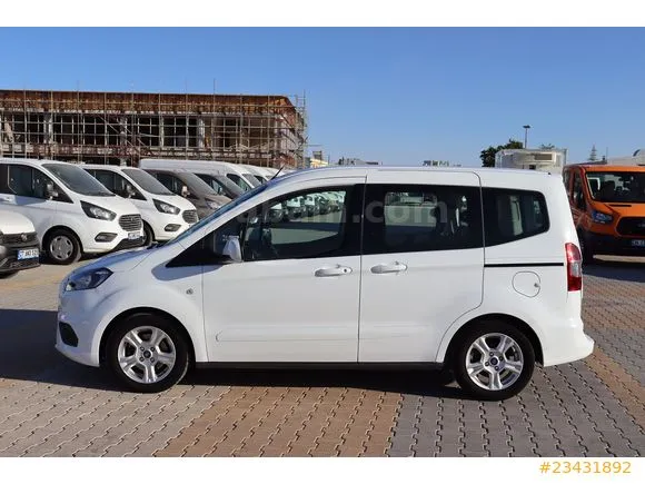 Ford Tourneo Courier 1.5 TDCi Delux Image 2